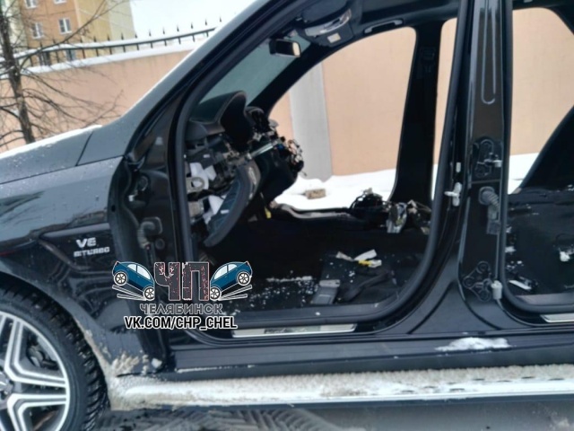 В Челябинске злоумышленники разобрали внедорожник Mercedes за одну ночь