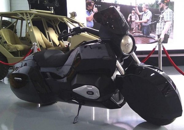 Новое творение концерна  Калашникова - тяжелый мотоцикл "ИЖ кортеж" за 4 млн рублей