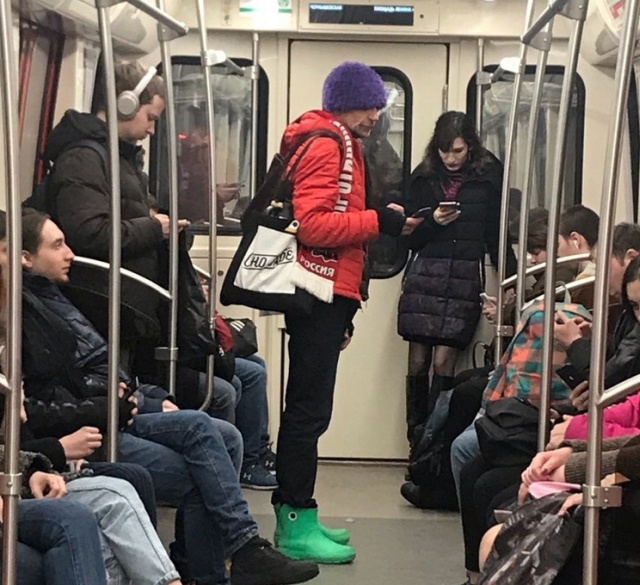 Странные модники в российском метро