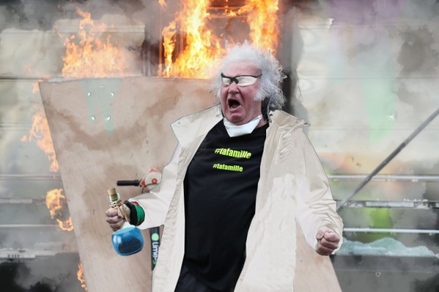 Фотожабы на фото "орущий мужчина с протестов жёлтых жилетов во Франции"