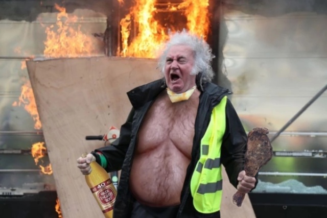 Фотожабы на фото "орущий мужчина с протестов жёлтых жилетов во Франции" Юмор