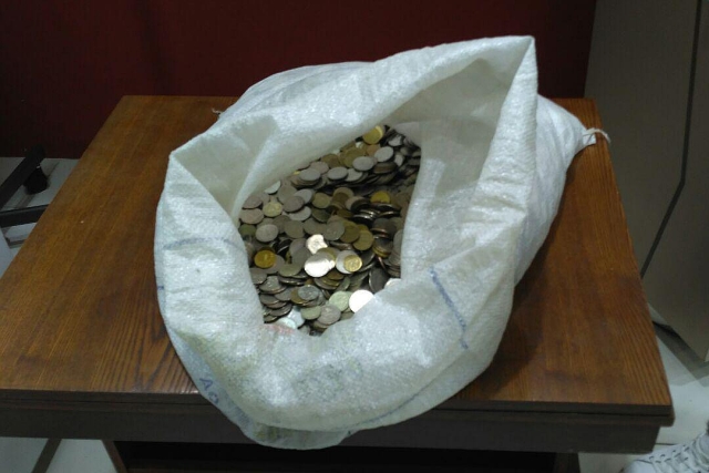 Житель Магнитогорска получил 65 килограммов денег от магазина за сломанные часы