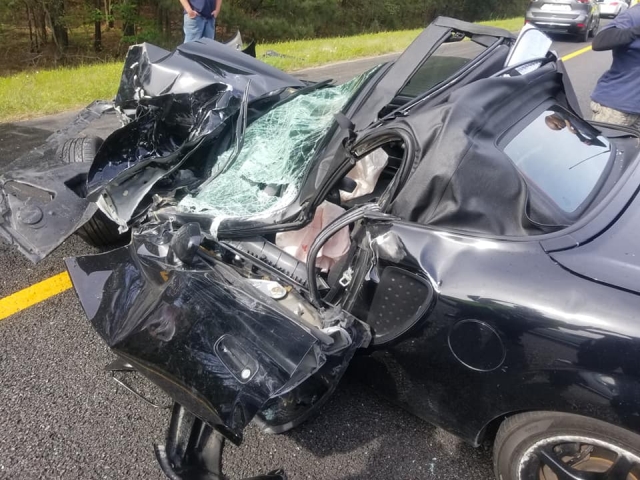 Водитель кабриолета чудом выжил и не пострадал после аварии с грузовиком