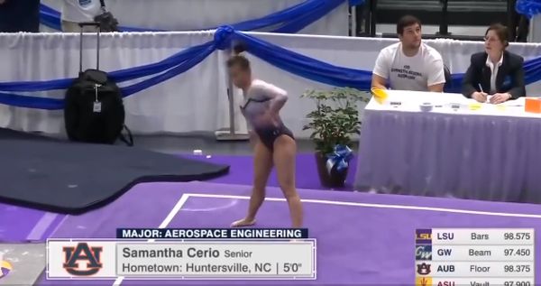 Гимнастка Саманта Керио сломала обе ноги во время показательного выступления