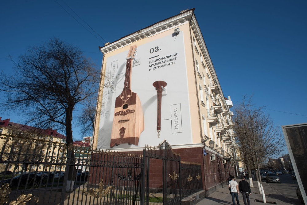 На стенах Грозного появились исторические 3D-граффити