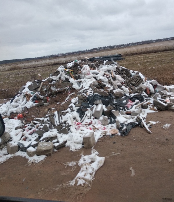 Водители не оставили безнаказанным "вывоз" строительного мусора