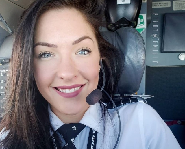 Девушка, которая работает пилотом