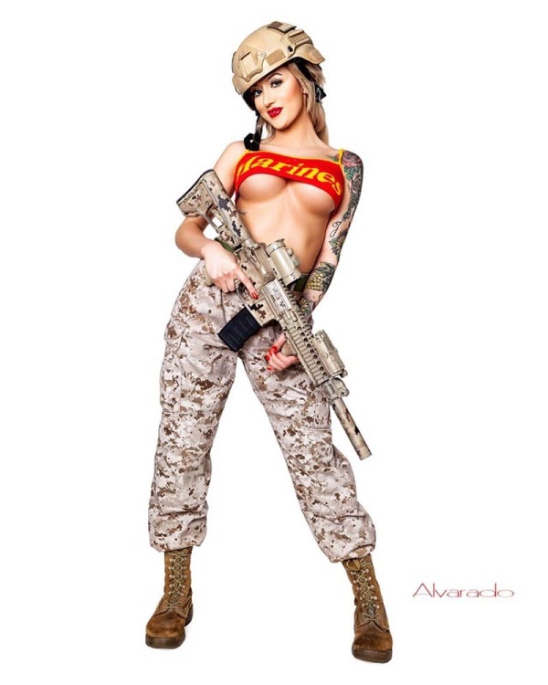 "Боевая Барби": солдат морской пехоты Рианна Коннер