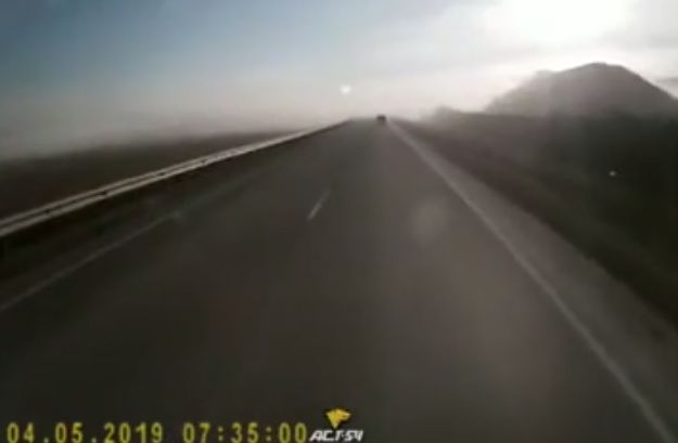 В чем опасность тумана на дороге?