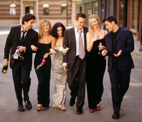 Кортни Кокс опубликовала фото с актерами сериала "Друзья" до того, как они стали знаменитыми Всячина