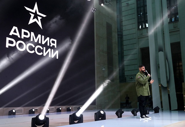 Армия России и Black Star представили совместную коллекцию одежды