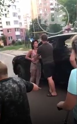 Пьяная жительница Минска на Porsche чуть не сбила ребенка и устроила скандал