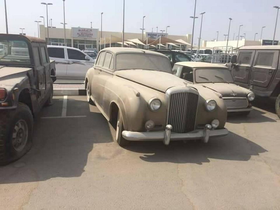 Кладбище суперкаров: тысячи роскошных авто пылятся в пустыне ОАЭ
