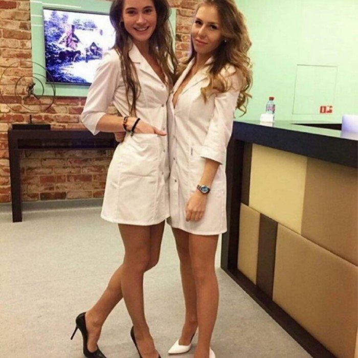 Девушки медицинским образованием, которым чертовски идет униформа