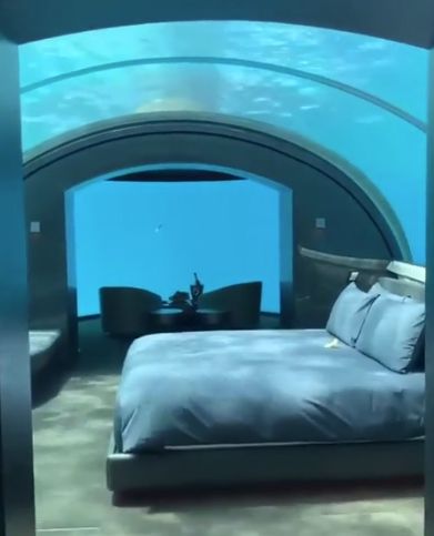 Подводный номер гостиницы на Мальдивах
