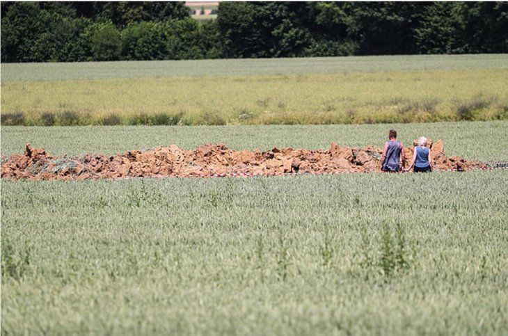 На кукурузном поле в Германии самопроизвольно взорвалась огромная бомба времен ВОВ