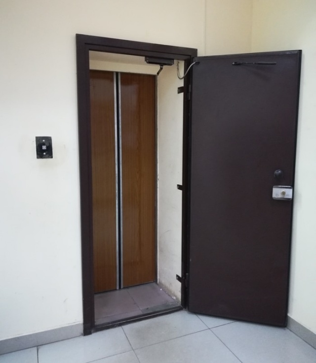 Как вы думаете, что скрывается за этой дверью?