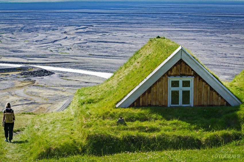 Скандинавские дома с травой на крышах