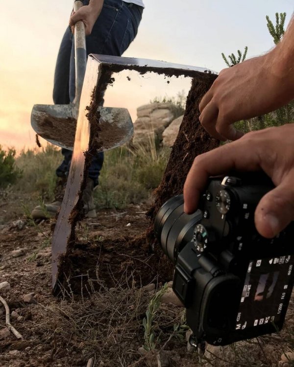 Испанский фотограф показывает, что за его креативными работами стоит вовсе не фотошоп, а смекалочка