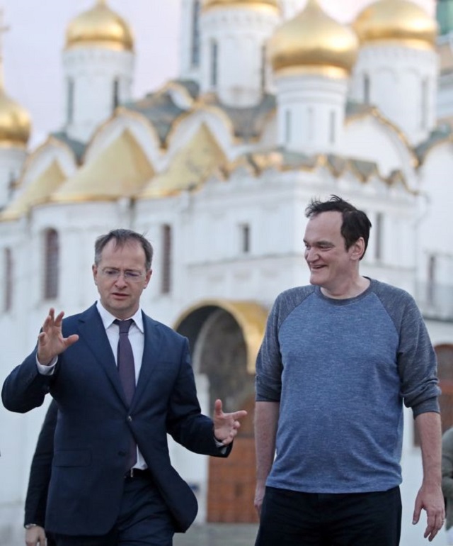 Квентин Тарантино на экскурсии в Кремле