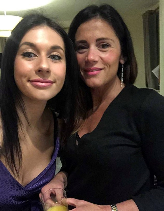 44-летнюю маму и ее 24-летнюю дочь часто принимают за сестер