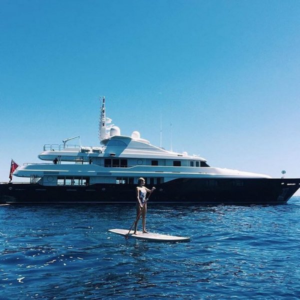 Богатые дети делятся в Instagram вызывающими зависть снимками роскошных яхт и пятизвездочных отелей Всячина