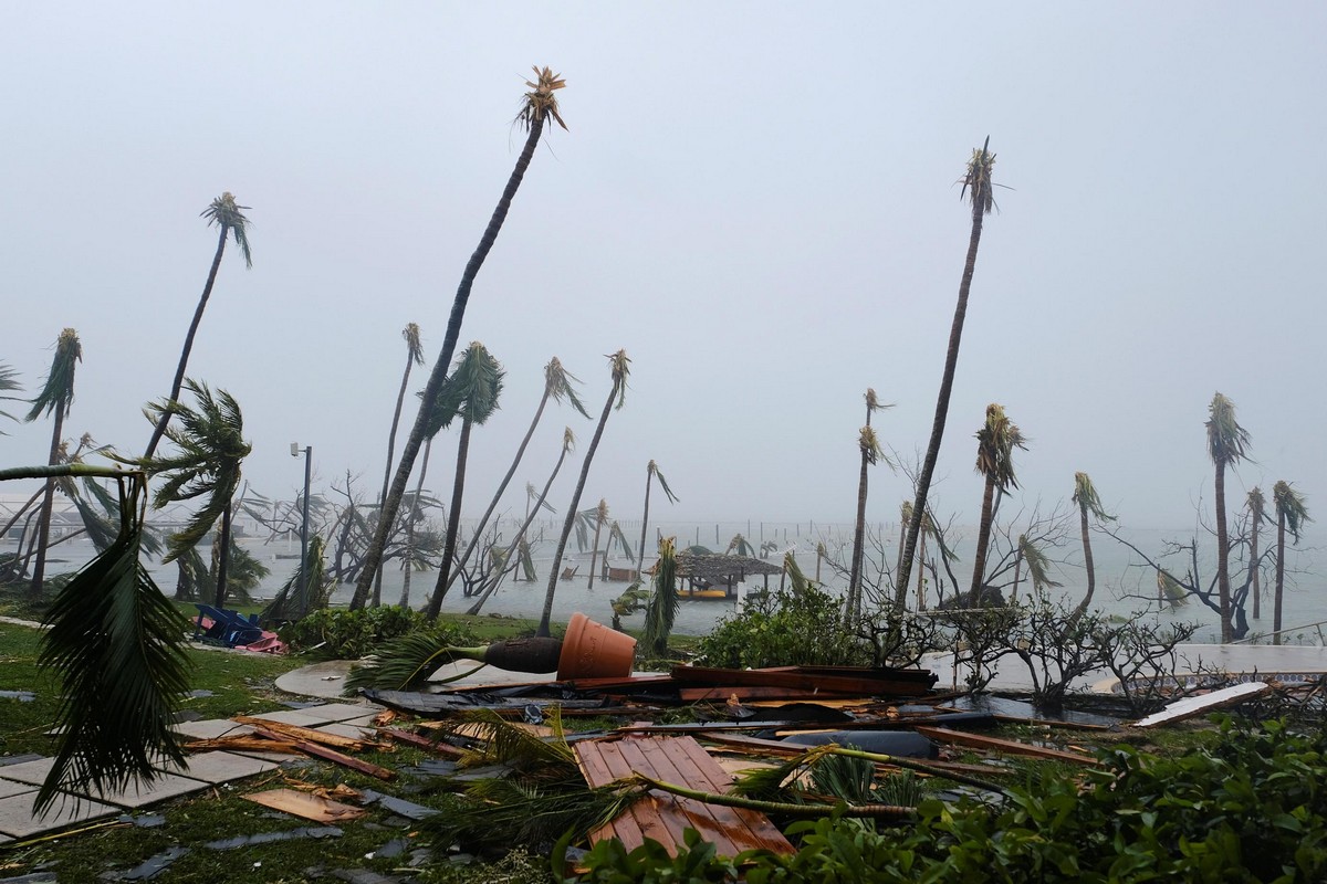 Масштабные последствия урагана "Дориан"