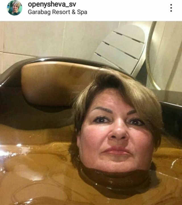 Советница ульяновского губернатора лишилась должности за фото в шоколадной ванне
