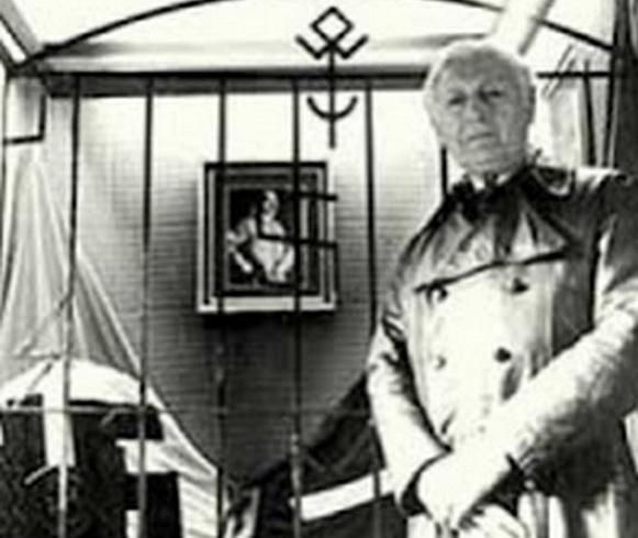 История о беглом нацисте-педофиле во главе секты, похитившего советско-американского профессора, зашедшего в тайный концлагерь под Сантьяго