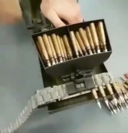 Как заряжают пулеметную ленту