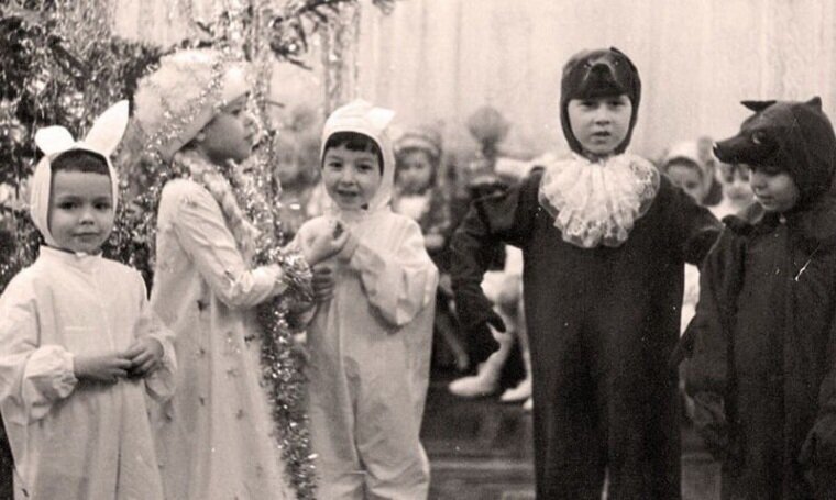 Хэллоуин "отдыхает": наряды советских детей на Новый год