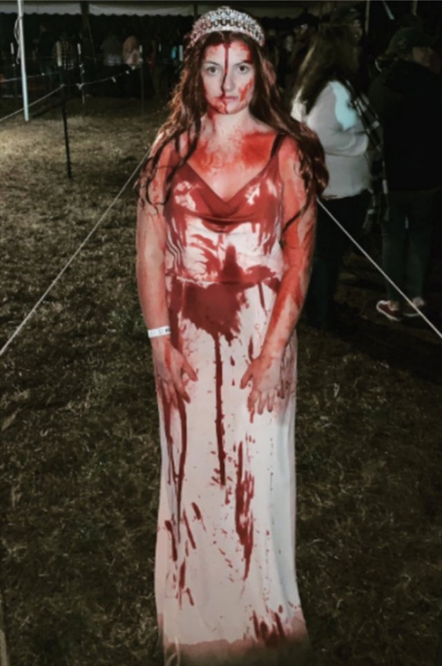 Девушку, попавшую в аварию в Хэллоуин, посчитали мертвой из-за костюма