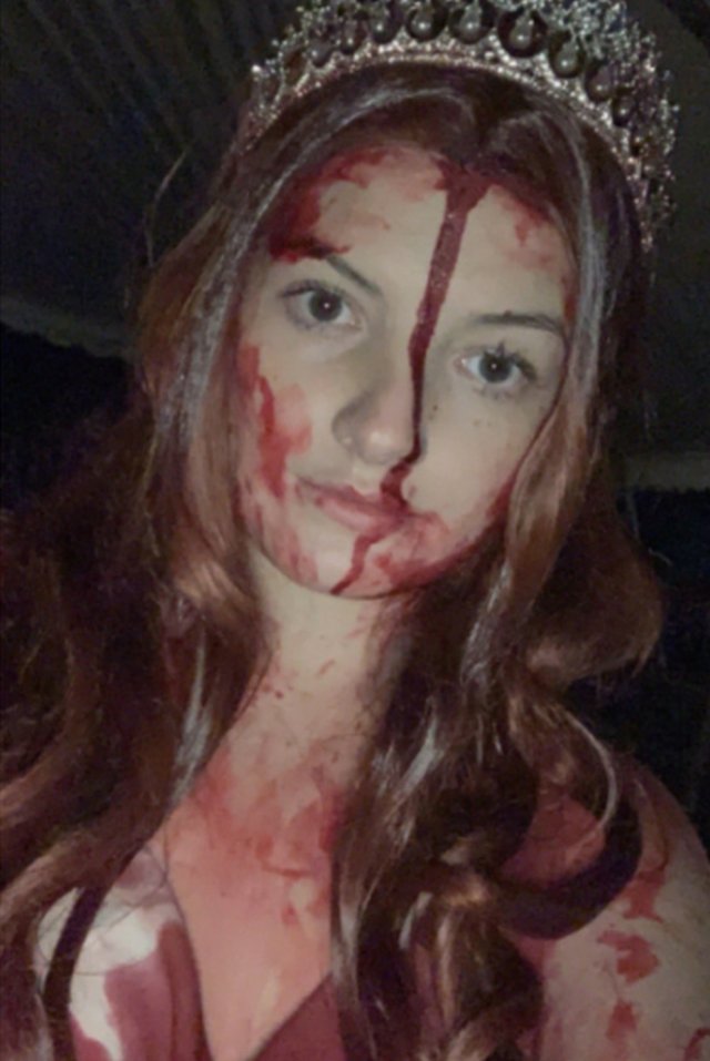 Девушку, попавшую в аварию в Хэллоуин, посчитали мертвой из-за костюма