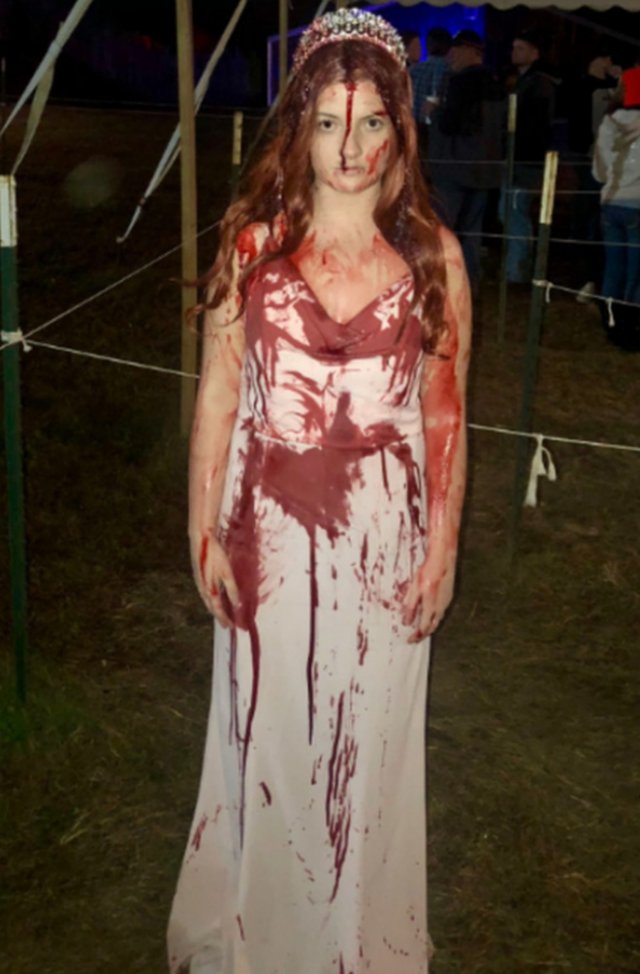Девушку, попавшую в аварию в Хэллоуин, посчитали мертвой из-за костюма Всячина