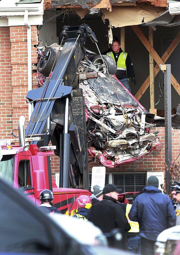 Жуткая авария со смертельным исходом: в офис на 2 этаже влетел Porsche