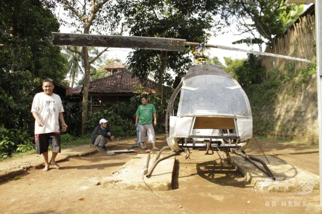 Индонезиец собрал собственный вертолет из мусора