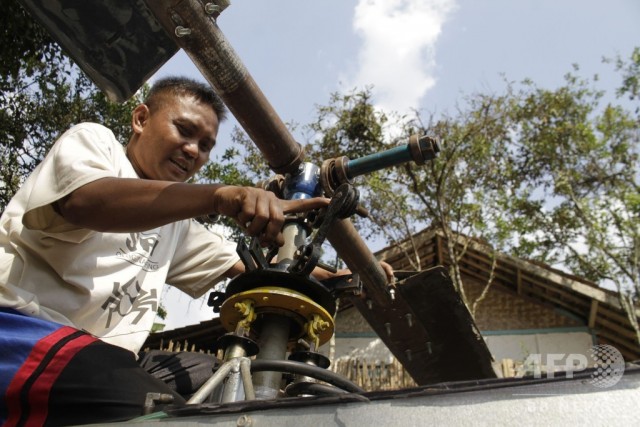 Индонезиец собрал собственный вертолет из мусора