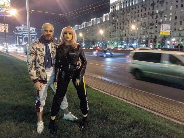 Казахстанский культурист Юрий Толочко решил жениться на секс-кукле