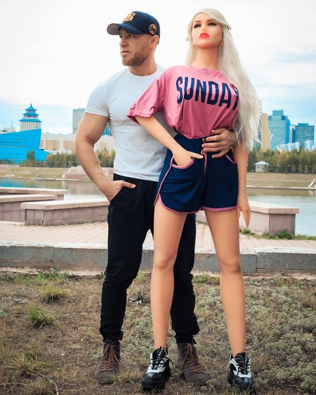 Казахстанский культурист Юрий Толочко решил жениться на секс-кукле Толочко, Марго, сделать, решил, когда, задача, сообщается, неразлучны, Неясно, защитить, удалось, куклу, состоится, напал, человек, молодой, Найти, встретил, Женщина, словам