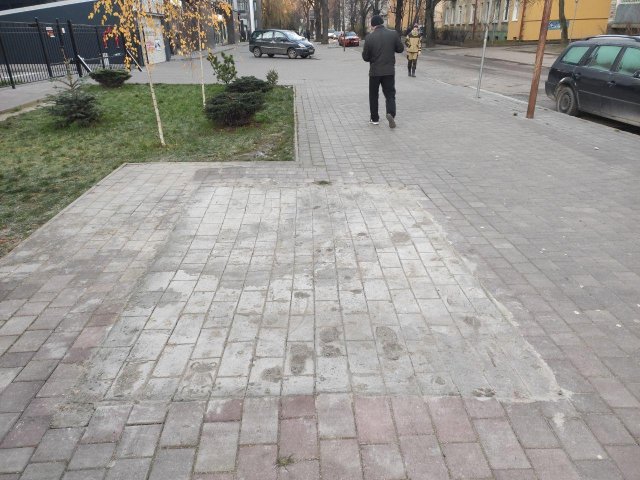 В Калининграде нашли инновационный способ укладки тротуарной плитки Калининграде, тротуар, Издание, Клопс, пишет, мэрия, обязала, находчивого, бизнесмена, восстановить, месте, рядом, снесенного, ларька, сильно, утруждаться, Залил, бетоном, нацарапал, квадратики