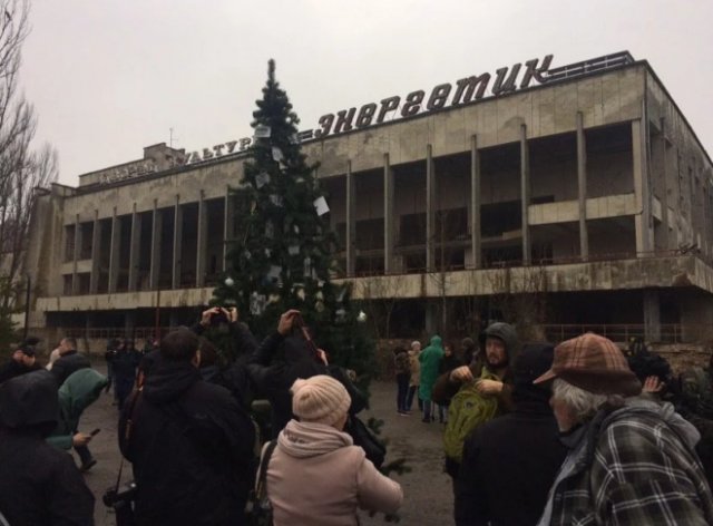 В Припяти под Новый год установили елку