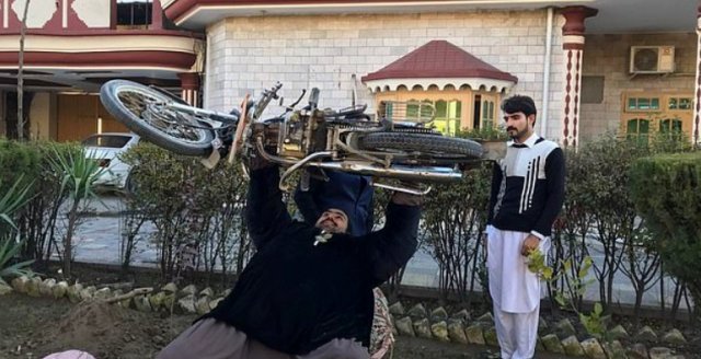 Пакистанский Халк весом 440 килограммов ищет себе жену. И есть ряд условий Всячина