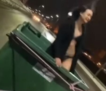 В Чебоксарах девушку в нижнем белье прокатили в мусорном баке
