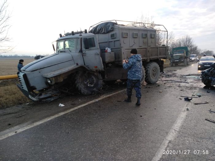 В УРАЛ со спецназом въехал чеченский Мерседес S500