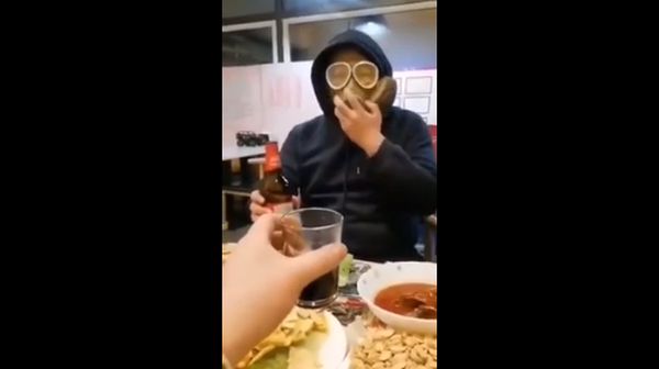 Когда пригласил друга из Китая выпить пива