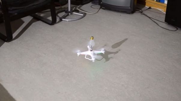 Замена лампочки с помощью дрона