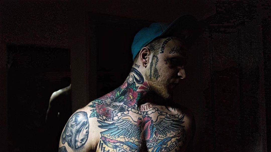 Новые жуткие татуировки сына Елены Яковалевой