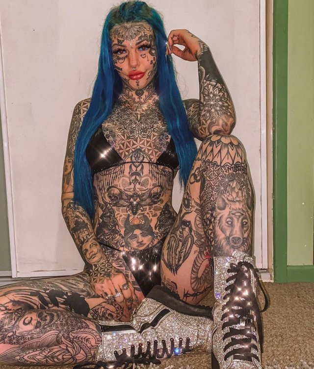 Эмбер Бриана Люк - "синеглазая" девушка из Австралии, набившая себе 150 татуировок