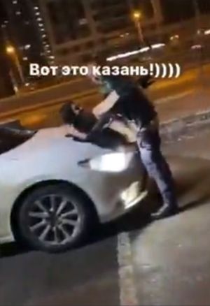 В Казани пара занялась сексом прямо на улице на капоте автомобиля