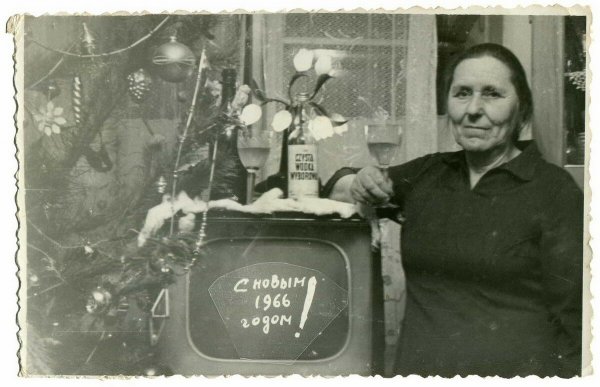 «Мой первый телек»: снимки советских людей с вожделенным приобретением